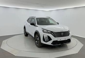 Peugeot 2008 à Niort : Hybrid 145 e-DCS6 Allure