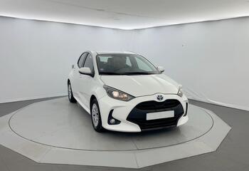 Toyota Yaris à Niort : Hybride 116h France Business Stage Academy
